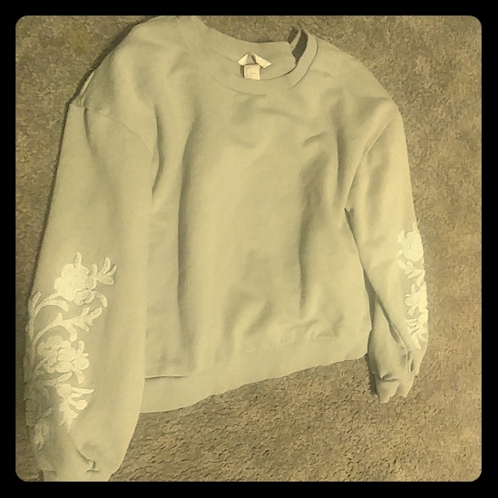 H&M Large Grey Sweatshirt w Blue Embroidery